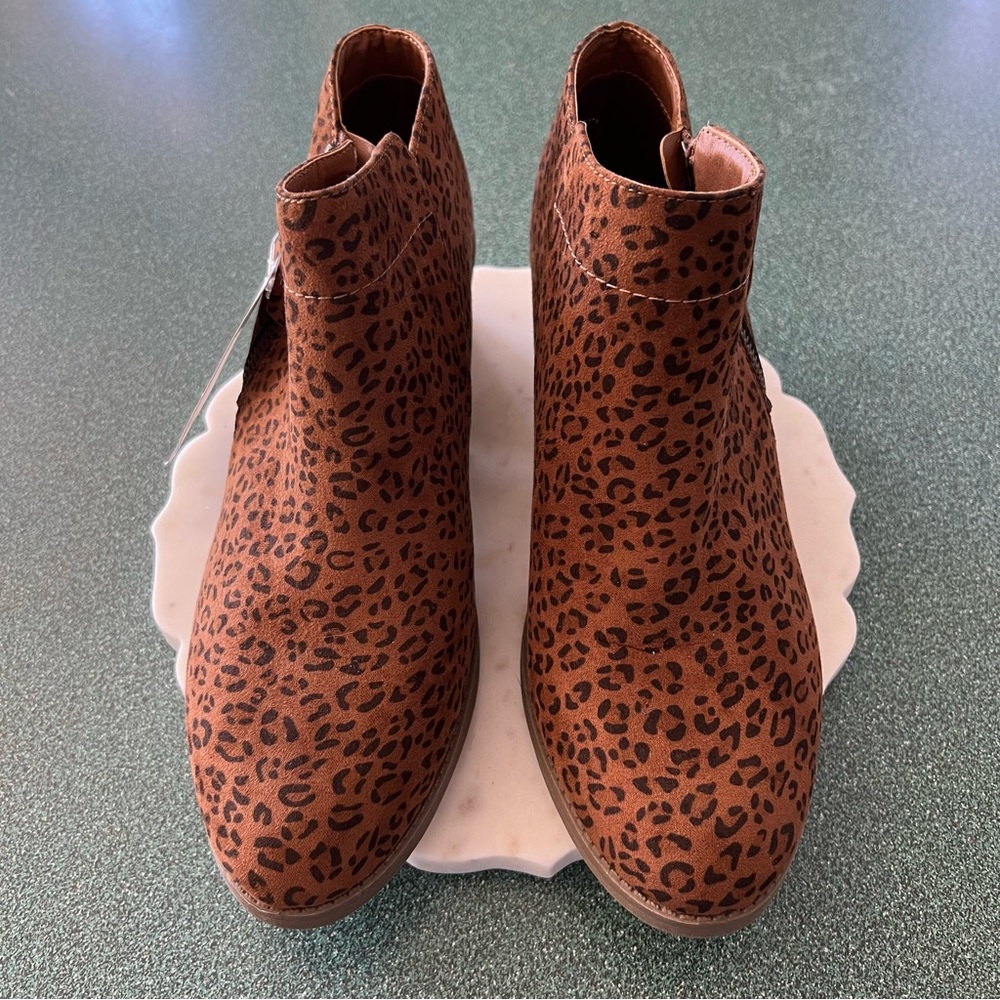 NWT Time and tru leopard print ankle booties Sz. 9